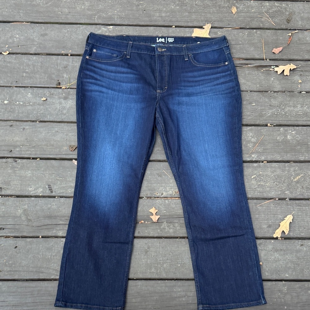 NWT Lee Women's Deep Indigo Midrise Regular Fit Straight Jeans size 22 Medium - Picture 1 of 5